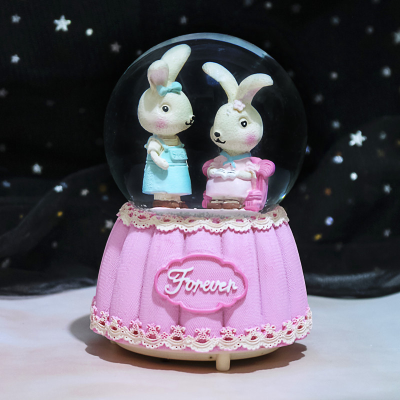 Nueva bola de cristal de mapache rosa pequeña, nieve, caja de música luminosa, luz nocturna, caja de música de regalo, artesanía de una pieza