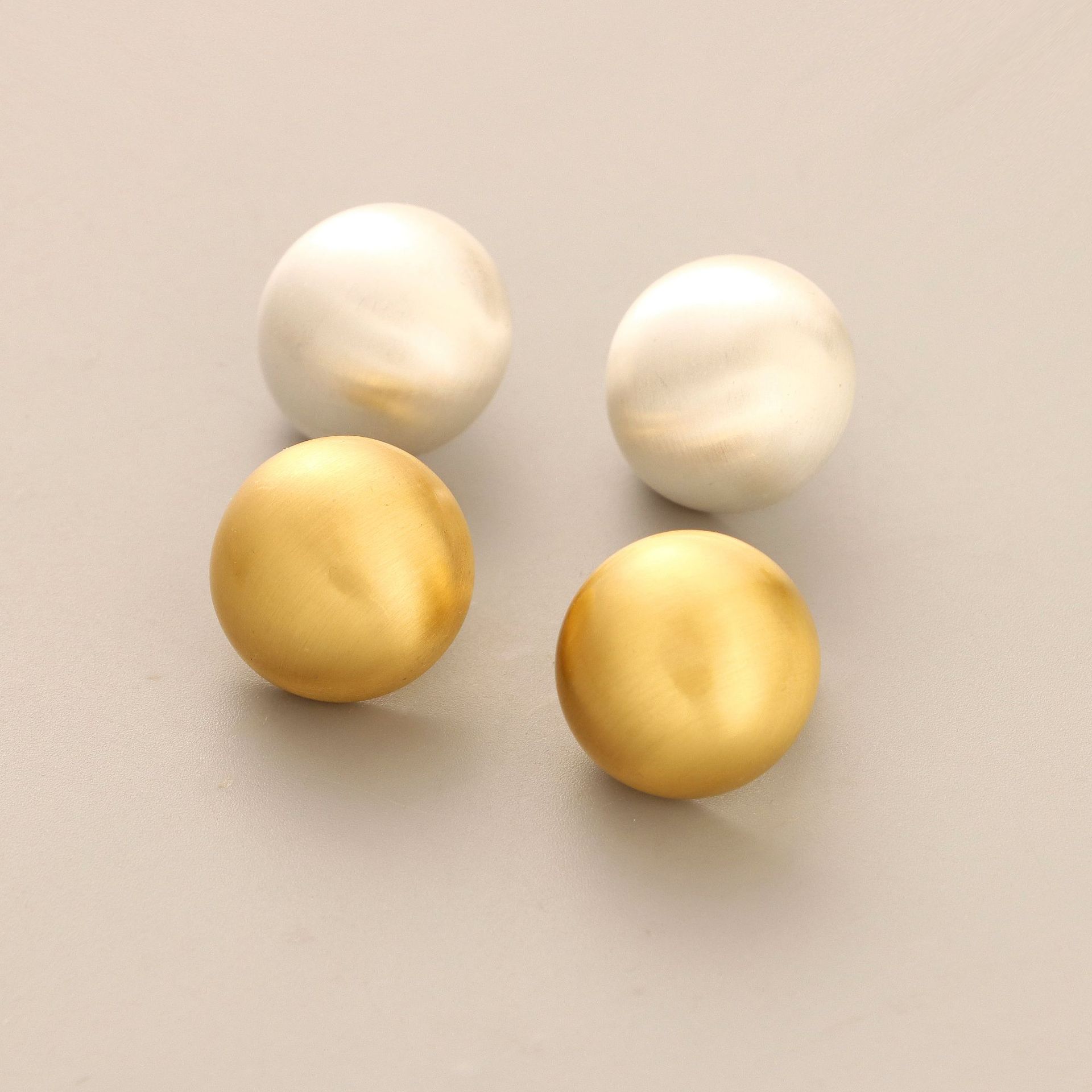 Simple Style Round Copper Gold Plated Ear Clips Ear Studs 1 Pair display picture 1