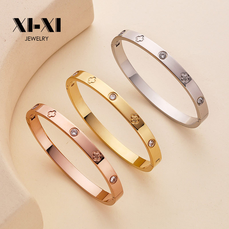 Source manufacturers four-leaf clover diamond buckle bracelet female titanium steel gold-plated rose gold bracelet European and American jewelry wholesale