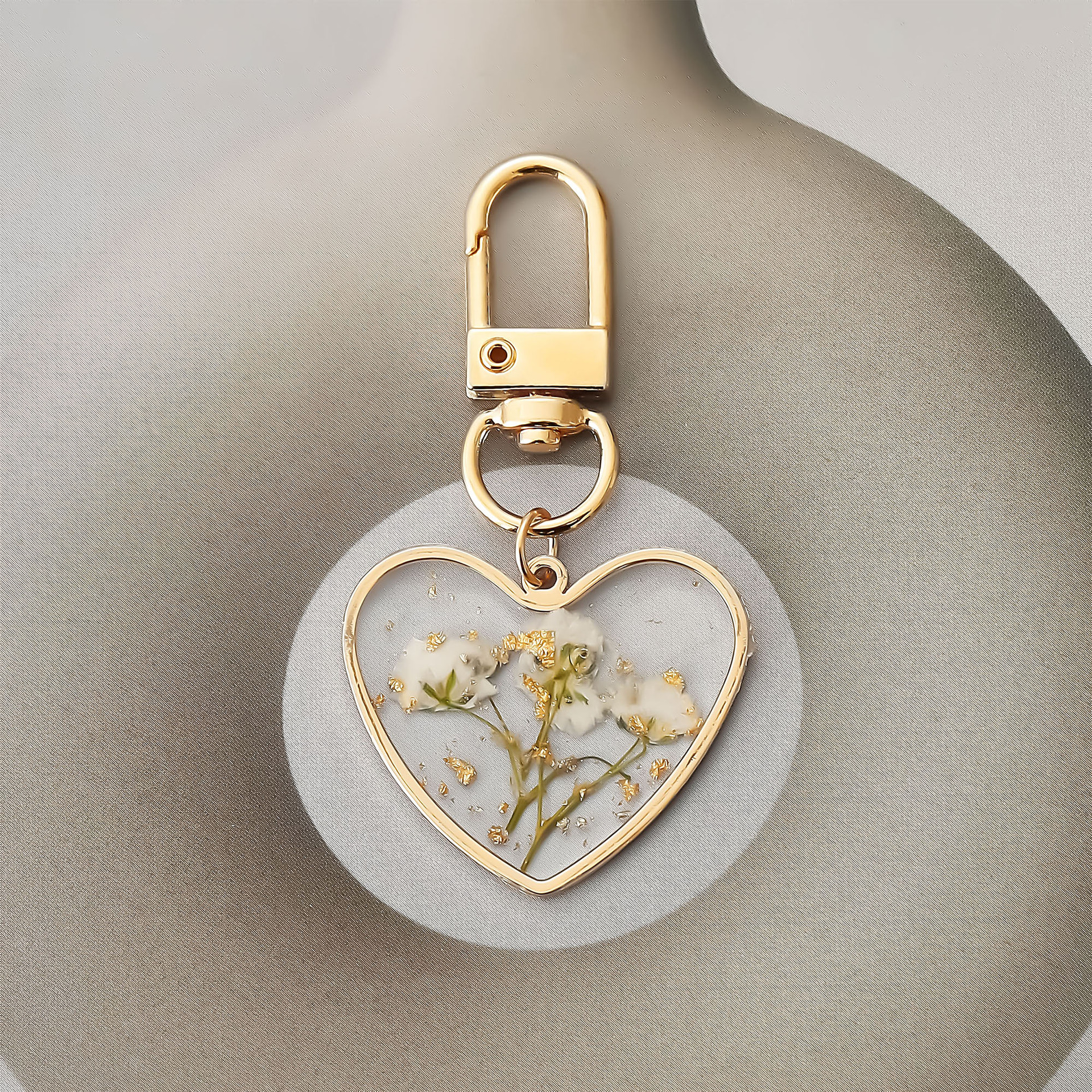 Nuevo cruzado de venta caliente llavero de moda europea y americana flor seca natural goteo de pegamento geometría amor colgante accesorios de aleación