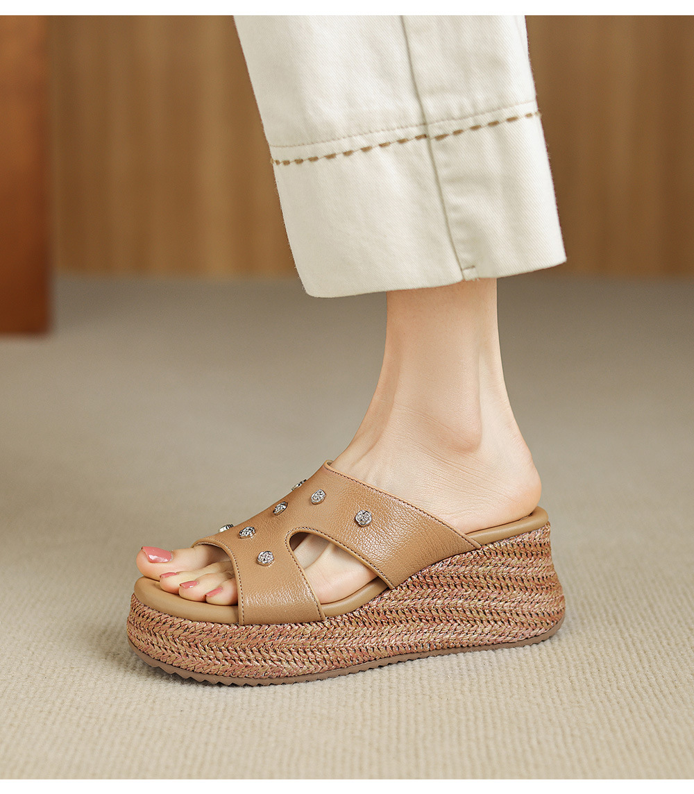 Dép sandal nữ đế dày da cừu họa tiết hoa — Trà sữa màu chi tiết 10