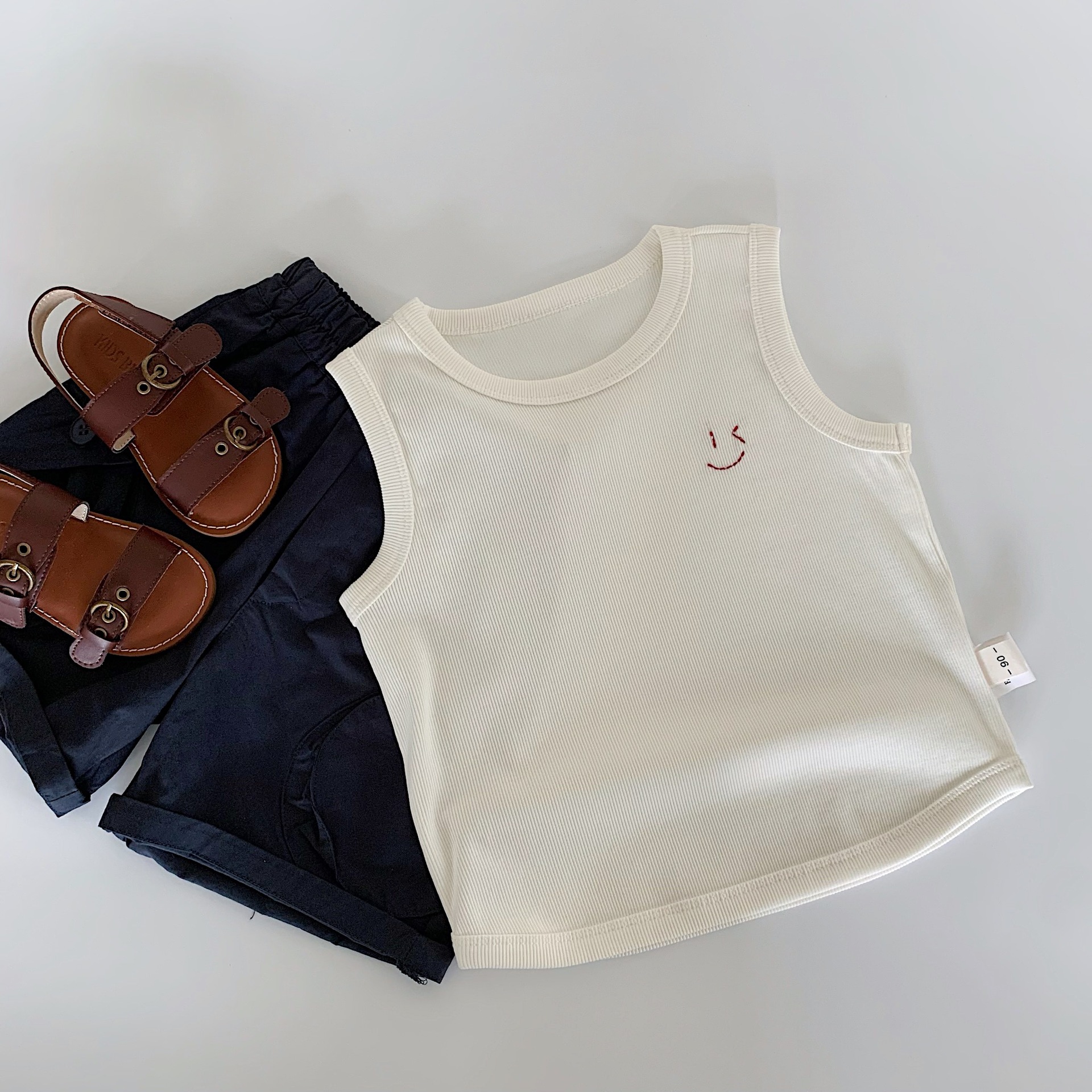 Chaleco sin mangas de verano para niños Maibao 2025 nuevo estilo coreano para niños y niñas color puro estilo occidental ropa de verano