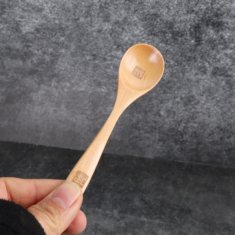 Directo de fábrica anti-escaldar cuchara de los niños de madera chino pequeña cuchara de madera los niños aprenden a comer cuchara de madera en stock al por mayor