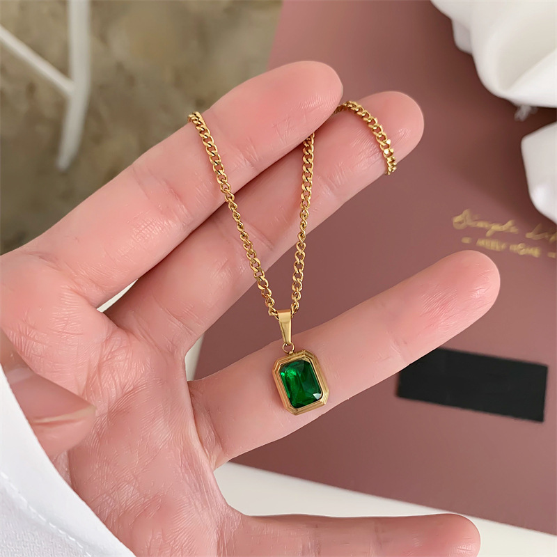 Retro Square Oval Flower Stainless Steel Plating Inlay Artificial Gemstones Zircon 18k Gold Plated Pendant Necklace display picture 2