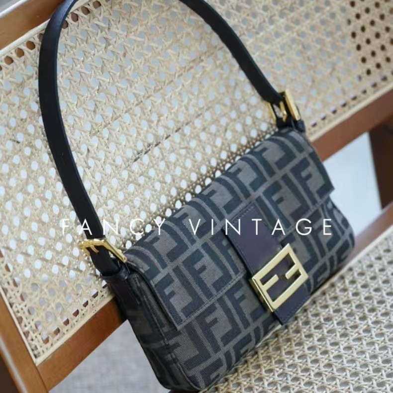 Klassik Baguette Çanta - Yüksək Keyfiyyətli Messenger Model