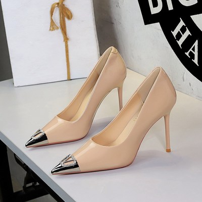 3739-63 European and American style metal pointed design, rhinestone V-buckle, super high heels, thin heels, patent leat