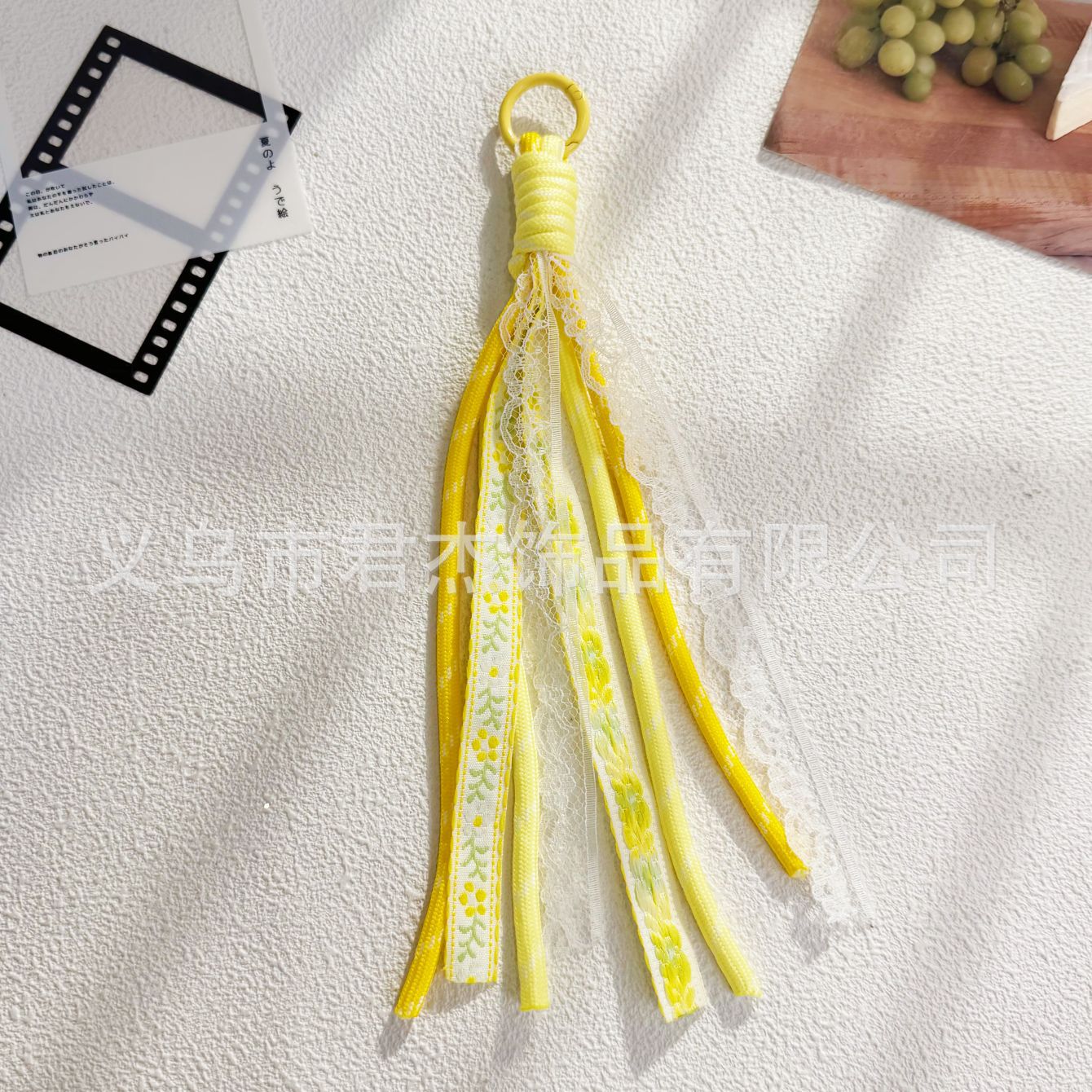 編みカバンのストラップの螺旋の結び紐のiuは鍵のボタンのネットの赤い色の結びの縄の装飾の部品を結びます。