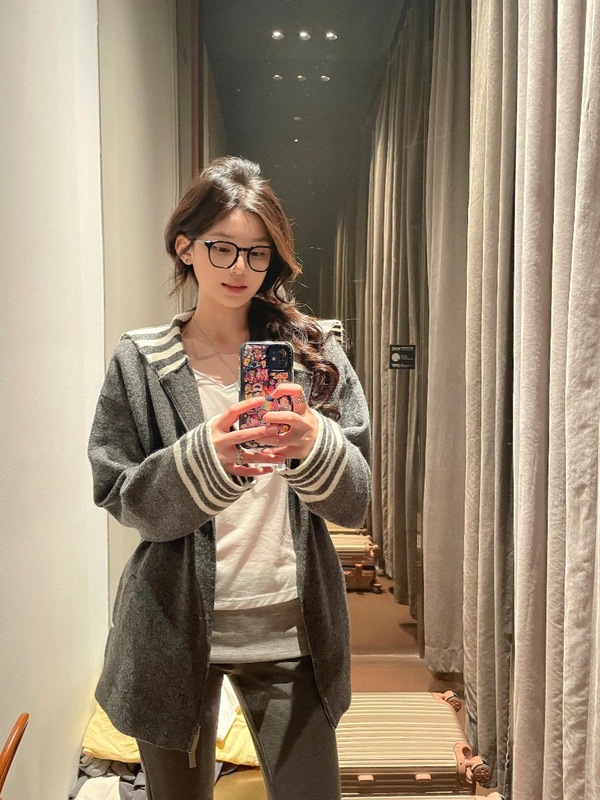 海军领灰色毛衣女秋季穿搭慵懒学院风撞色条纹设计感针织开衫外套|undefined