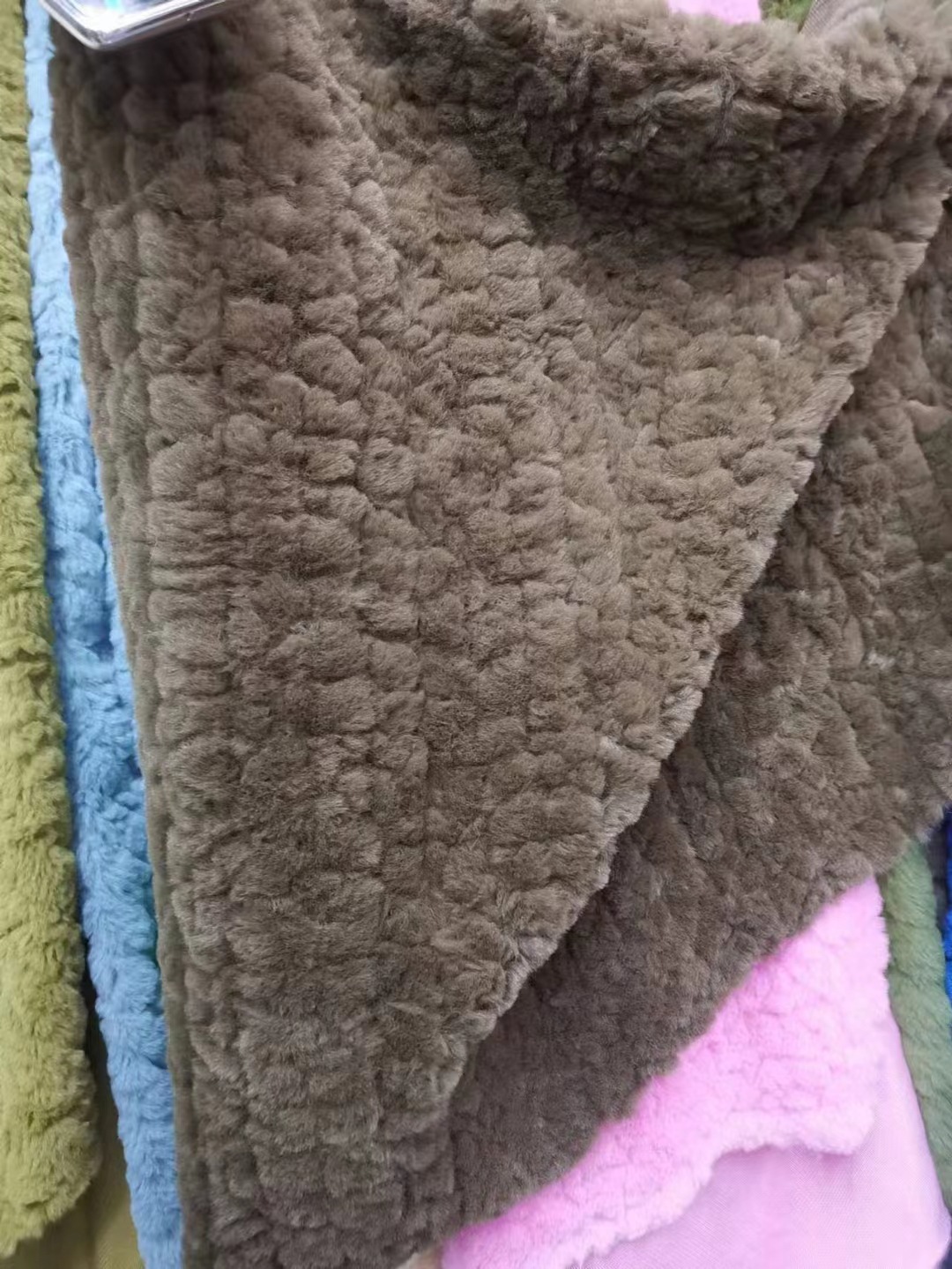 Feliz cabra, cabra de oveja, lana de conejo tejida, lana de conejo de cepillo vertical, bolsa de moda, tela de piel