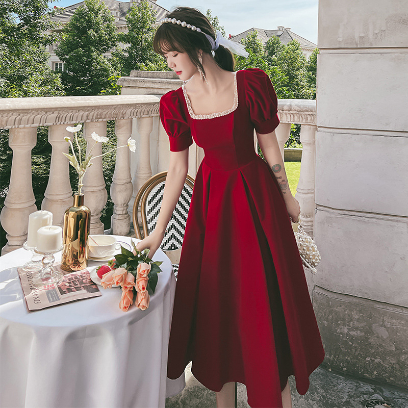 Vestido de Novia para Brindis, Estilo Otoño 2025, Color Borgoña, para Novias Delgadas, se Puede Usar Informalmente y te Hace Lucir Más Delgada Después de la Boda.