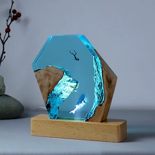 海洋溶洞鲸鱼潜水员桌面摆件创意灯座实木树脂小夜灯生日礼物饰品