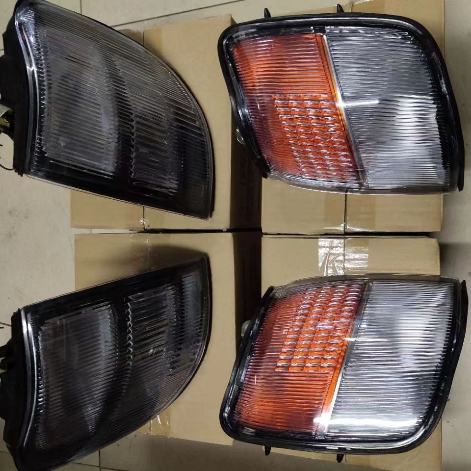 Aplicable a Mitsubishi Pajero V31 V33 Lámpara de ángulo Leopard Stranger Black King Kong Lámpara de ángulo Lámpara de lado Frente