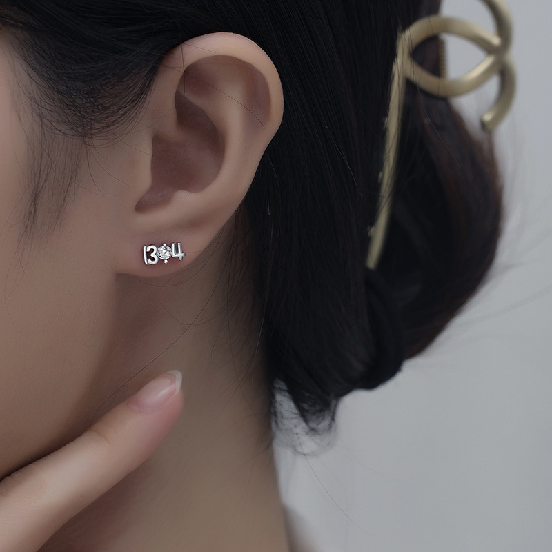 Pendientes de plata de ley s925 520 pendientes nuevos 1314 pendientes creativos digitales Pendientes de estilo coreano de moda simple para mujer incrustada en diamantes