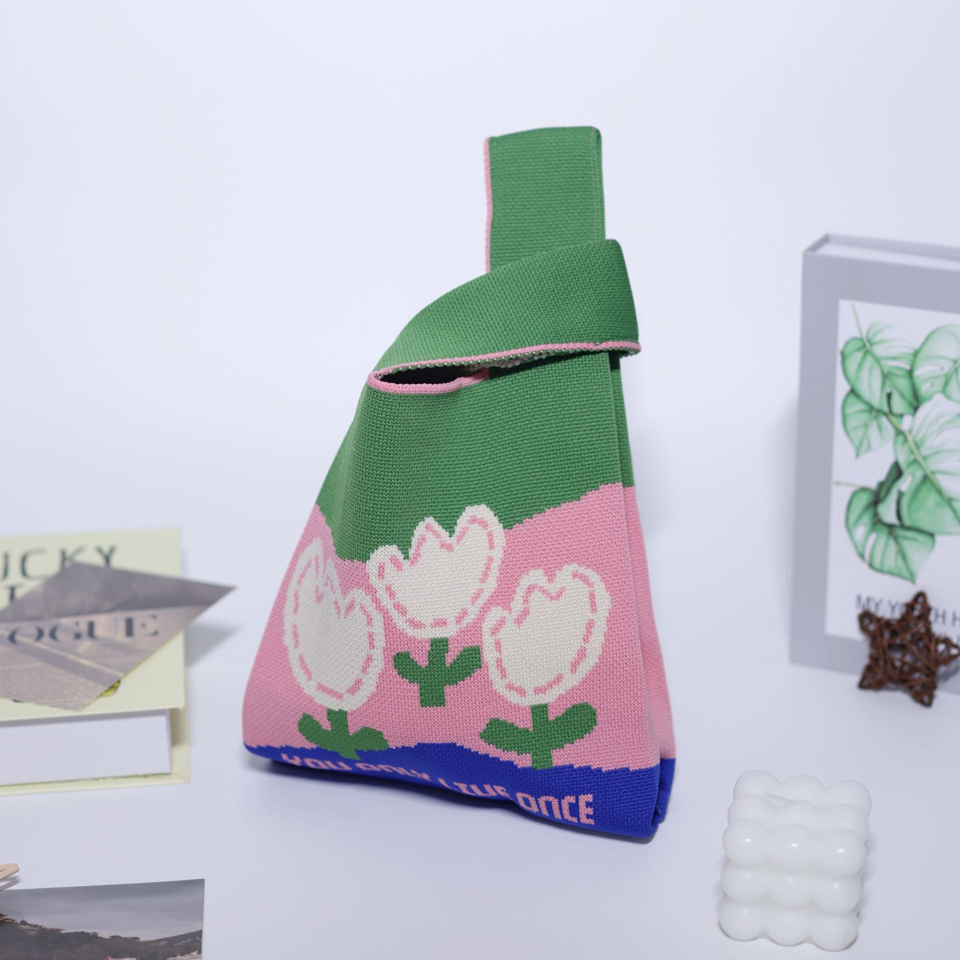 작은 꽃 컬러 블록 문자