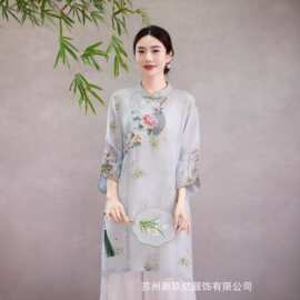 2026夏季新款国风刺绣长裙女士新中式立领斜襟苎麻中长款改良旗袍