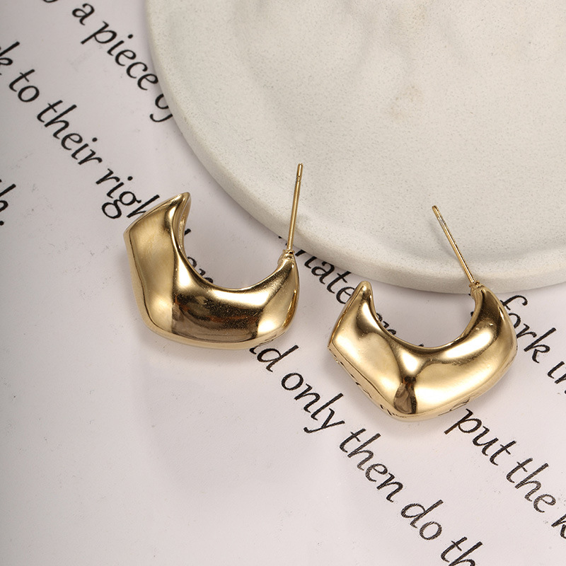 Xuping joyería de acero inoxidable otoño invierno pendientes de moda europea y americana personalidad en forma de C bambú torsión pendientes de amor para mujeres