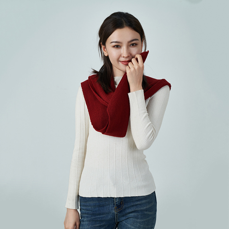秋冬ウールの糸の外に帽子付きの小さいショールのニットを掛けて、保温のカシミヤのマフラーを厚くします。|undefined