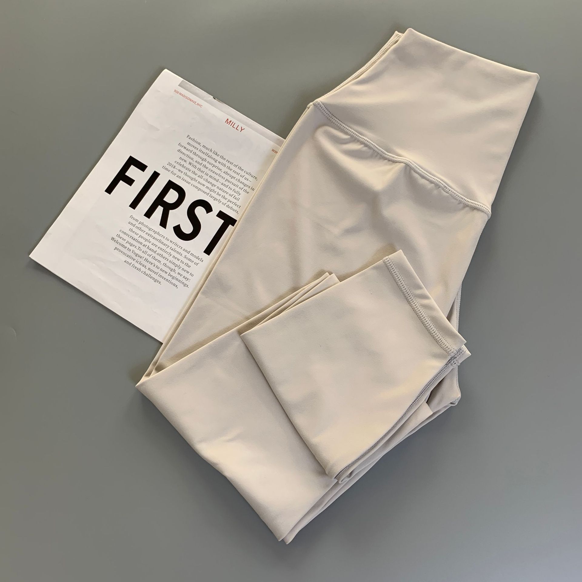 アイボリーホワイト