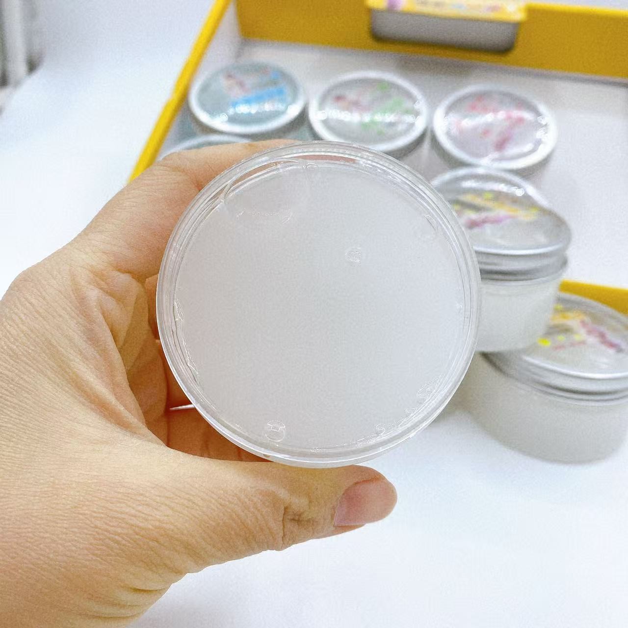 Iluminación decolor barro de vidrio líquido barro de cristal barro de color barro slime estirado barro botella redonda blanca dibujos animados 2 yuan al por mayor