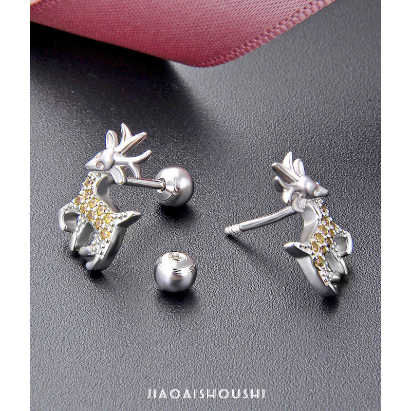 S925 plata esterlina ciervo pendientes de orejas mujeres europeas y estadounidenses viento de Navidad un ciervo tiene sus pendientes de orejas de plata al por mayor