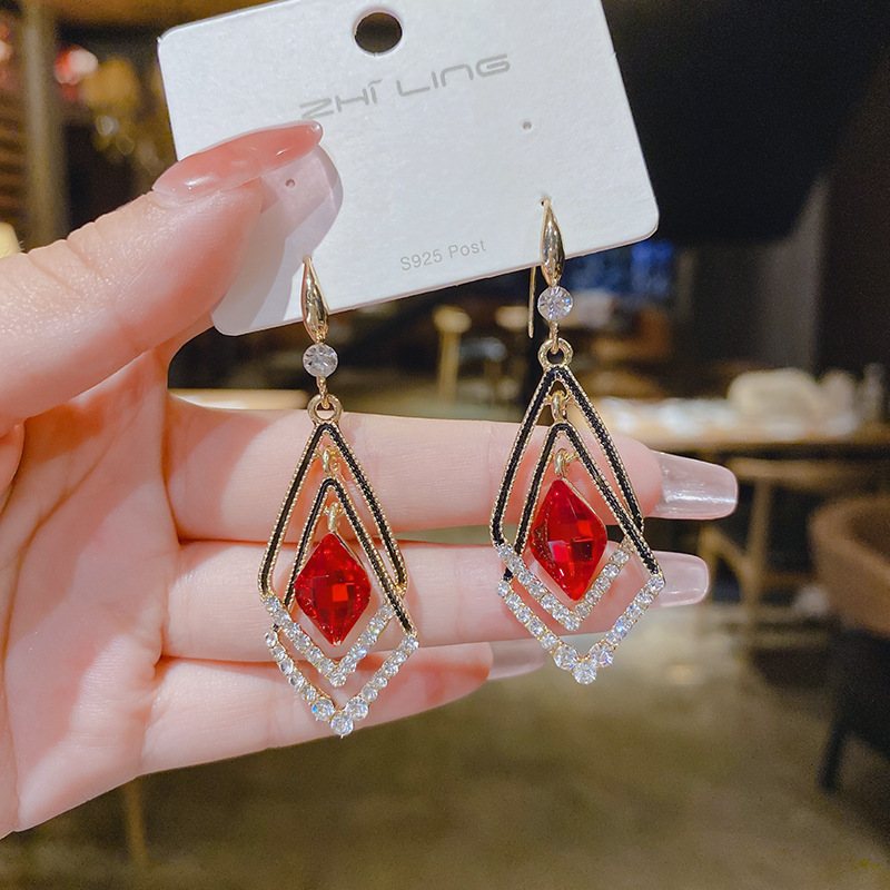 2021 New Geometric Shuangling-shaped Crystal Earrings Female Korean Temperament Long Rhinestone-encrusted Internet Celebrity Live Broadcast Ear Rings display picture 6