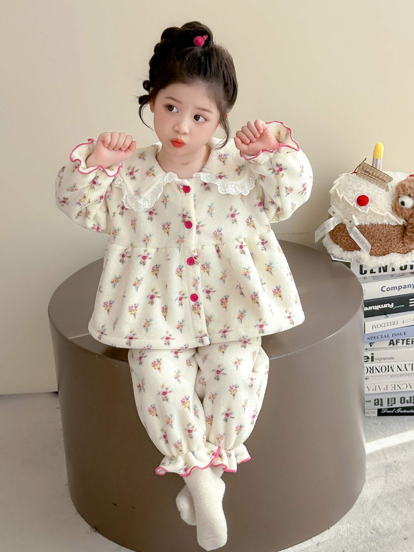 Niñas pijamas de franela otoño-invierno 2025 nuevo bebé princesa ropa doméstica infantil invierno conjunto de terciopelo de coral