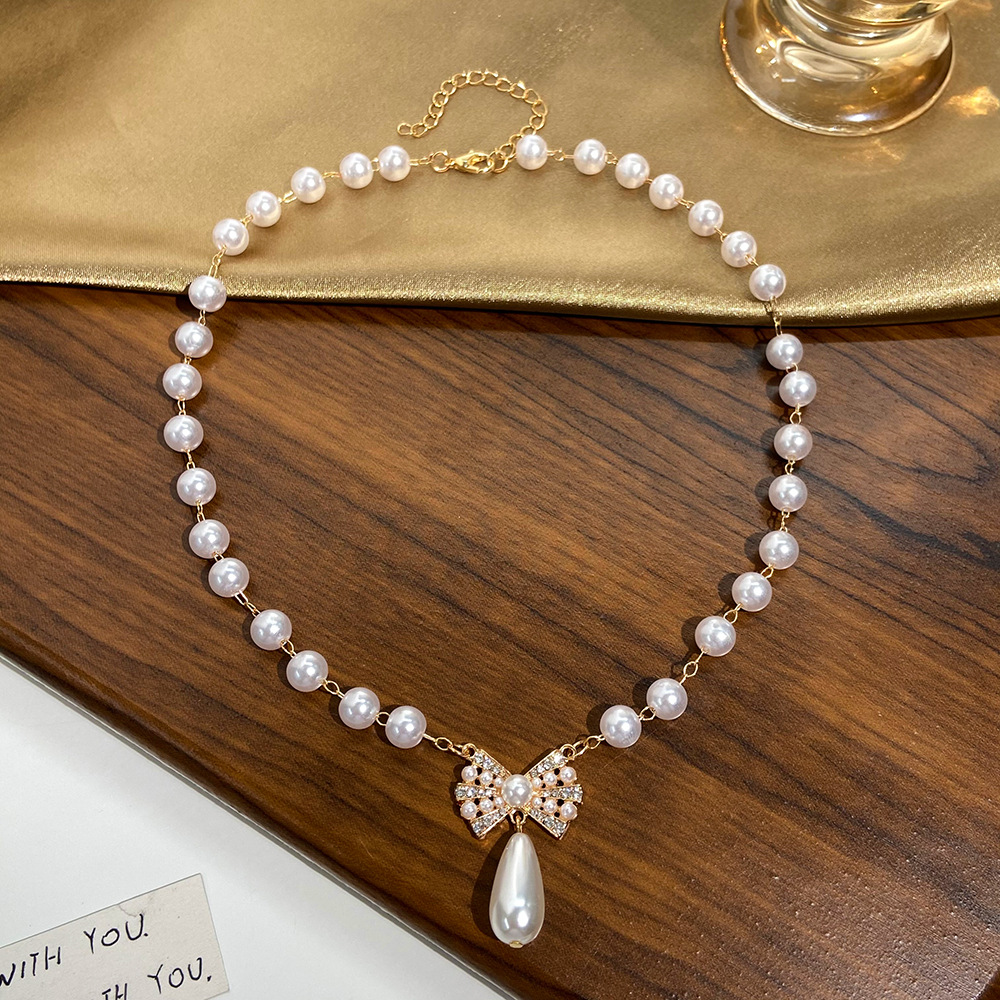 Fashion Simple Inlaid Rhinestone Pearl Necklace  Bow Pendant Clavicle Chain Necklace