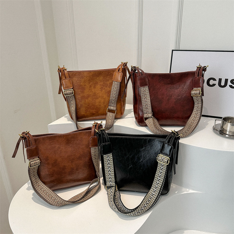 Bolso para mujeres 2024 nueva primavera y verano bolso de cubo de gran capacidad retro moda extranjera gripe bolsa de hombro de moda