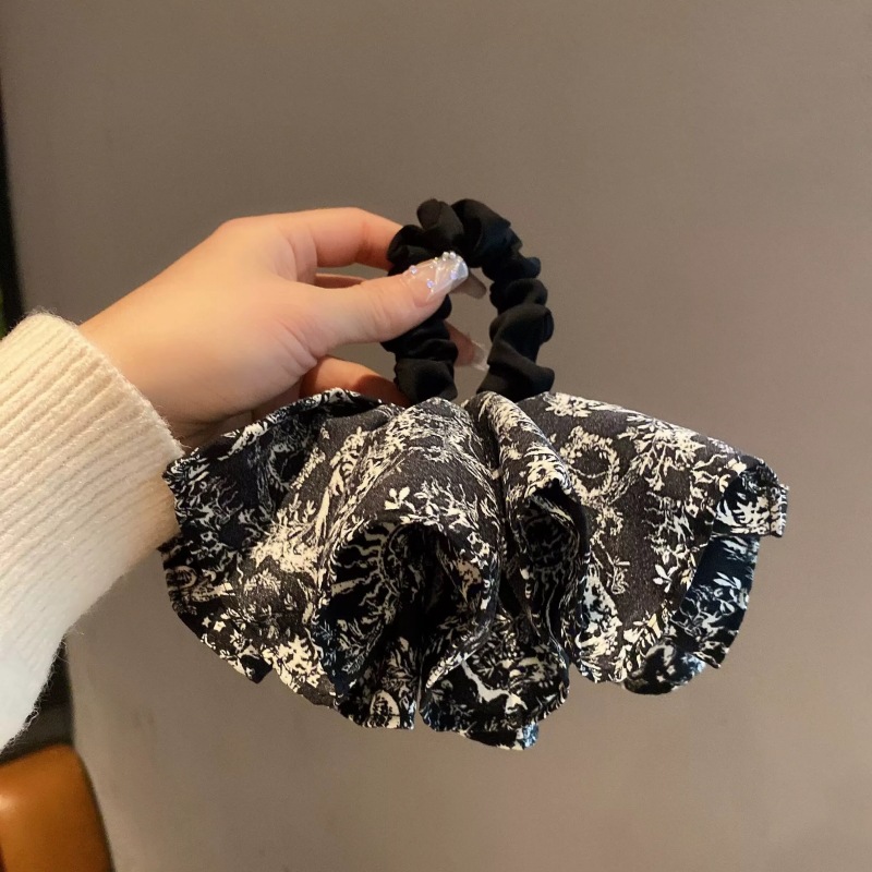 Accessoire élégant style jupe ~ Élastique à cheveux haute élasticité style Mona, idéal pour les chignons à l'arrière de la tête._voghion.com