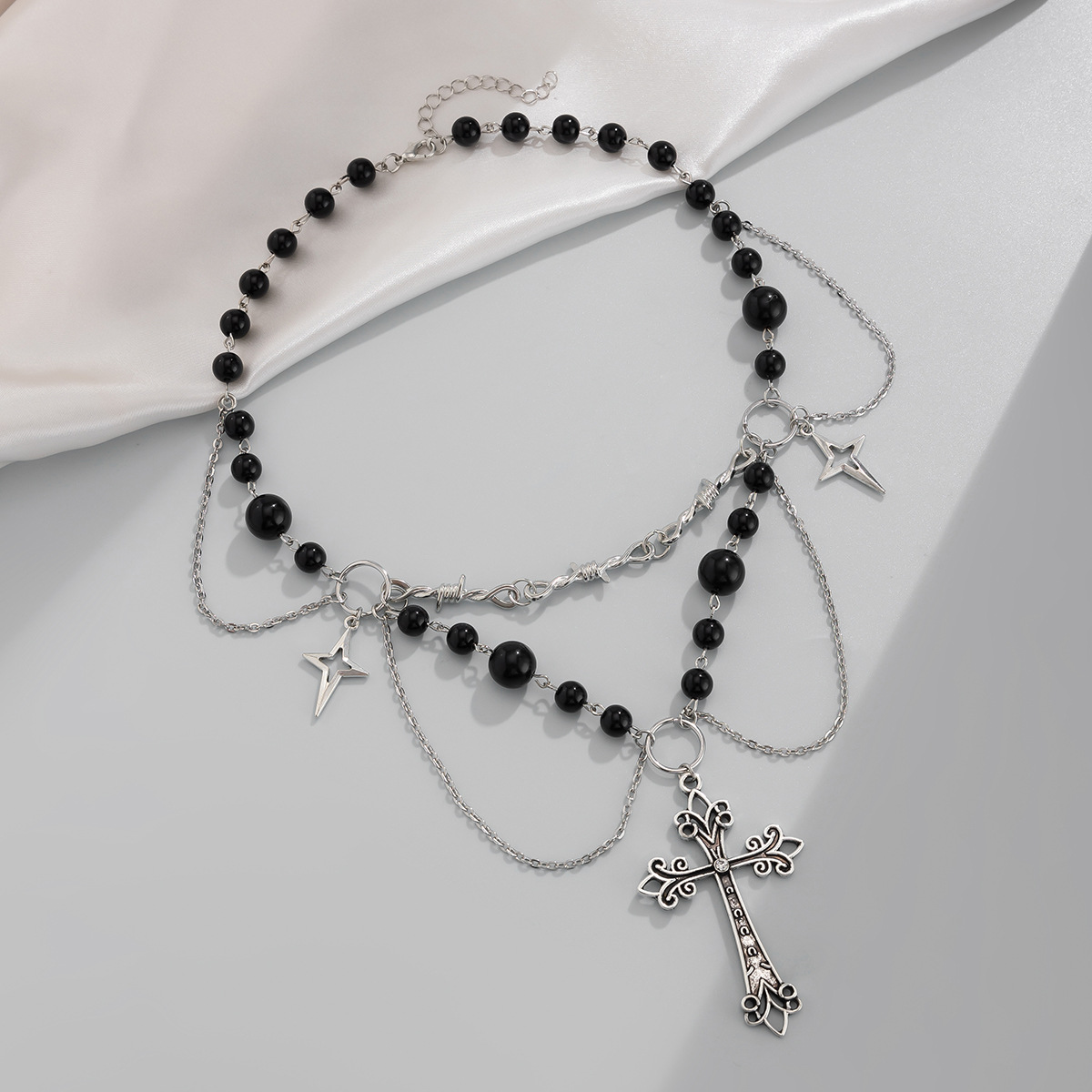 Collana a strati con croce e perle design elegante_voghion.com