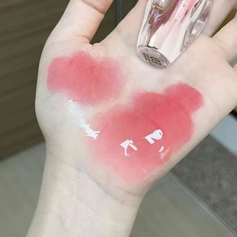 Бальзам для губ? actually lipstick mirror effect? The input: "Bulb, moisturizing lip gloss contains rose, lipstick, mirror effect, does not fade" Translate preserving meaning and format: [Type of product] + [Brand] + [Model] + [1–2 key product features] but we lack brand/model. We should keep similar: