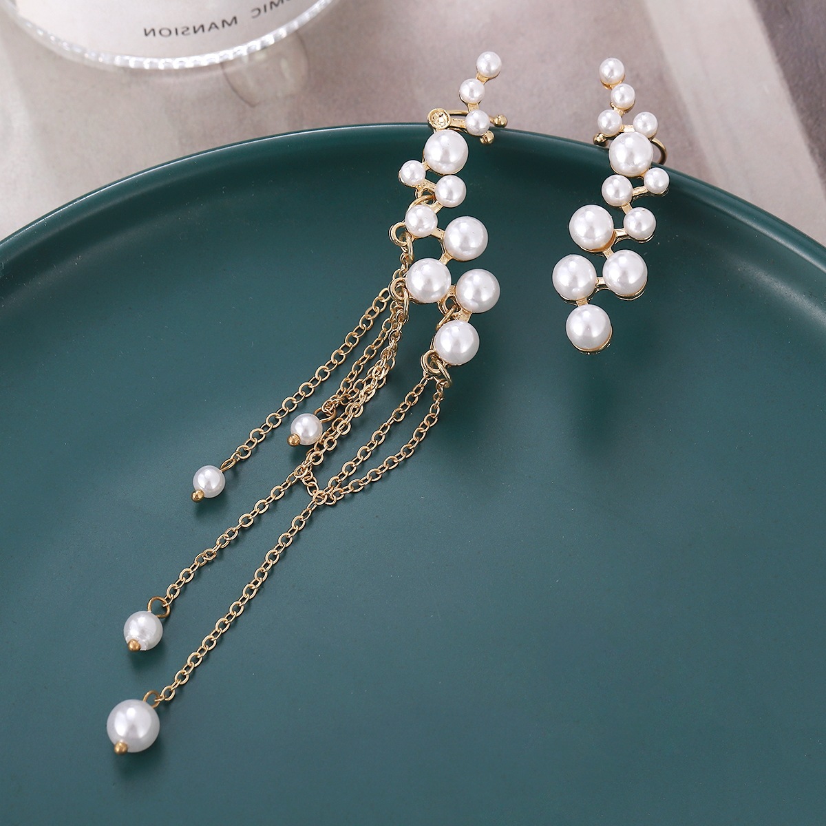 Colgante coreano de perlas de perlas de estilo coreano S925 pendientes de aguja de plata super celestial exagerado asimétrico temperamento de la red pendientes