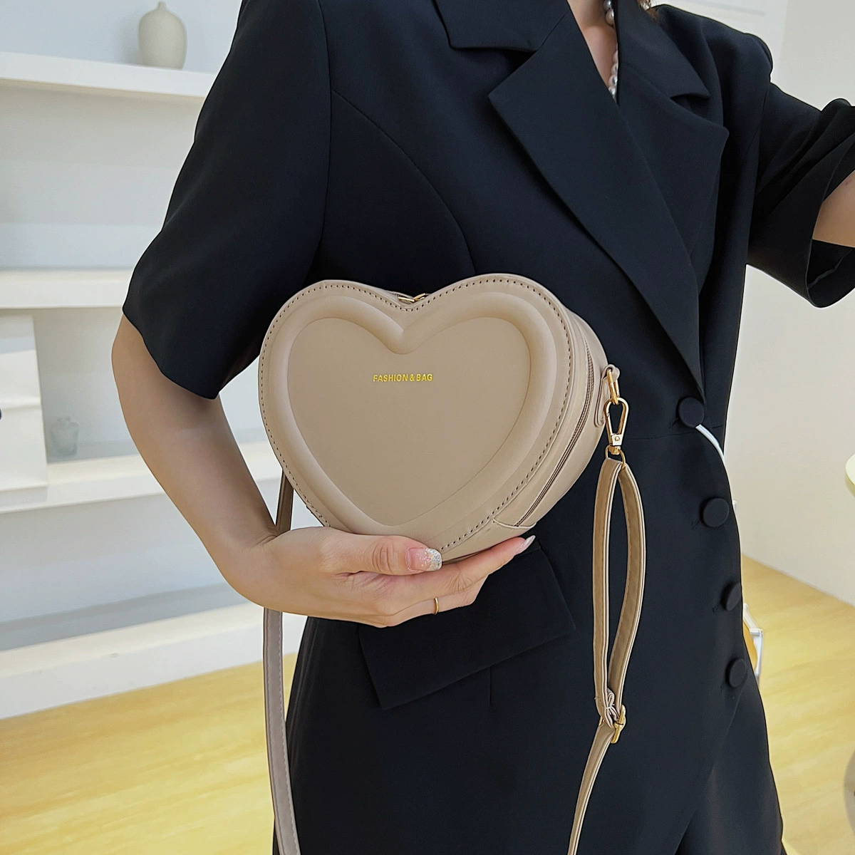 Одно-плечевая сумка «Сердце», мини, 20×15×7 см, коллекция 2023