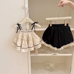 女の子の夏服2025新型子供セット女の子の赤ちゃん刺繍ストラップトップファッションレースショーツ2点セット