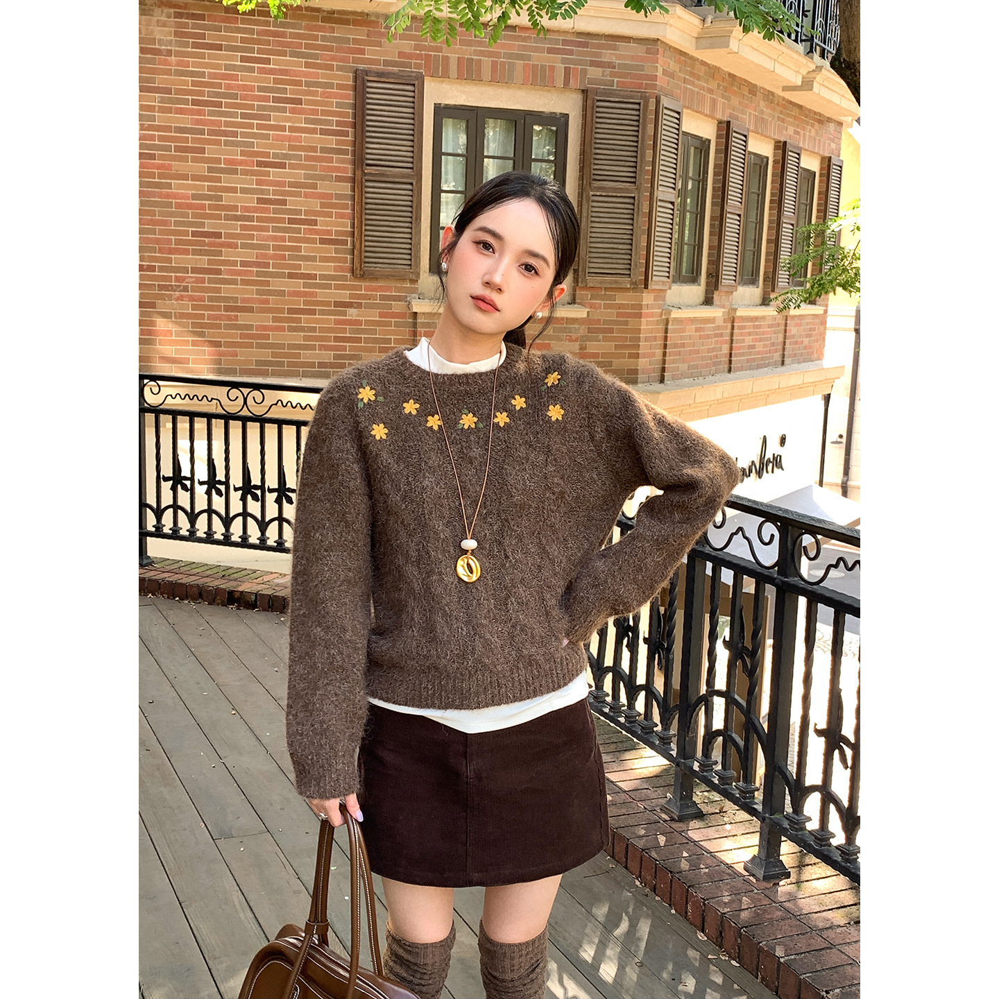 衣尔衫 遇见小花 羊毛刺绣加厚慵懒风毛衣女圆领麻花显瘦上衣0640