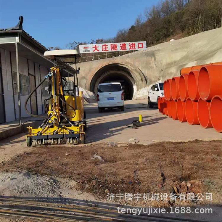 涵洞桥梁凿毛机 油电两用弧形面拉毛 宇小座驾式履带式隧道凿毛机