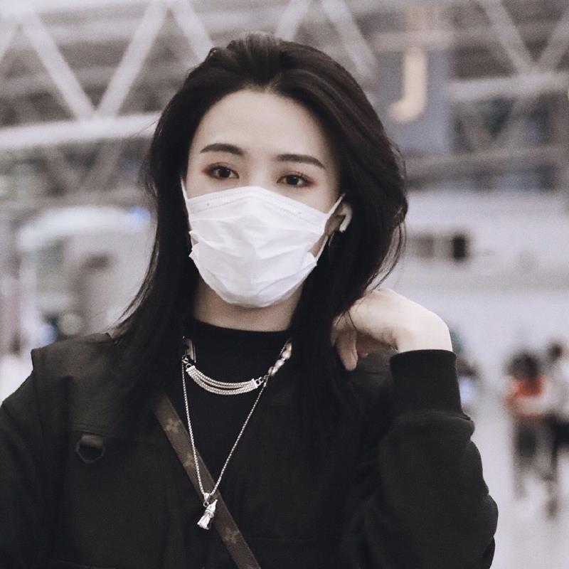 Halsband med mjölkflaska i titanstål för dam och herr_voghion.com