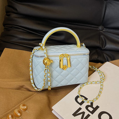 シンプルな小衆菱格刺繍線bagsクロスボーダー対外貿易ファッションカジュアルなチェーンの肩に斜めにまたがって、小さい方のカバンを持っています。
