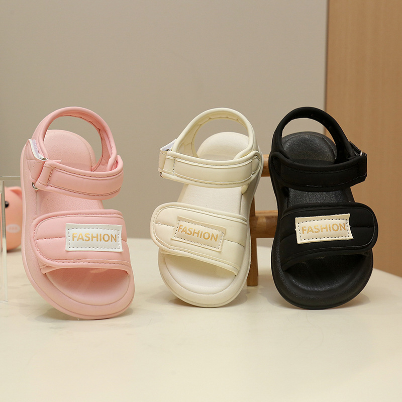 Sandalias para niños 2025 verano nuevo estilo sandalias casuales antideslizantes de suela gruesa para niñas zapatos de playa de suela blanda con punta abierta para niñas