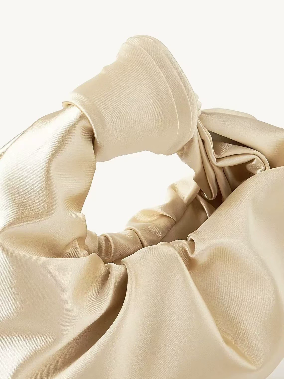 Трендовый французский дизайн с folds color-oriented облако-обличенная сумка с узлом для держания в руке невесты свадебной вечери