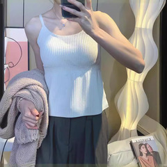 凱姫娜ギャルのサスペンダーのベストの女性は底を打って百合の着痩せしています。