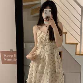 温柔风碎花吊带连衣裙夏季2026年新款气质显瘦设计感小众女装裙子