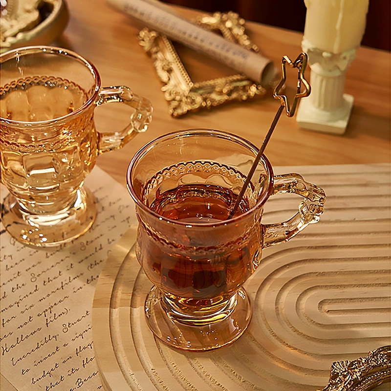 Стеклянная хрустальная чашка, чашка для чая, бытовая маленькая чашка для воды, ретро чашка для вина, изысканный набор кофейных чашек с тиснением и ручкой