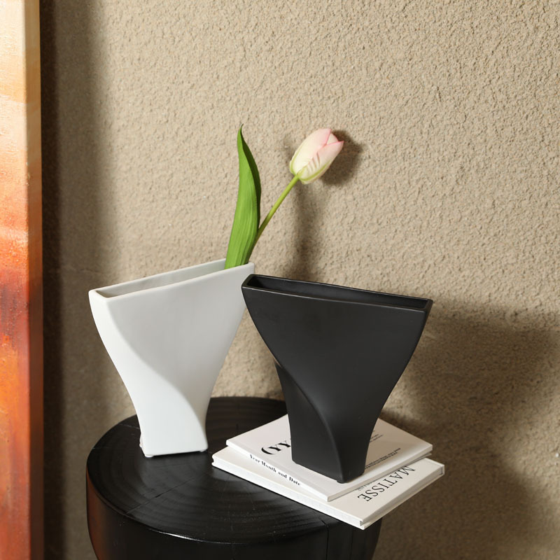 Moderno simple en blanco y negro medieval silencioso vaso de cerámica decoración floral sala de estar modelo de sala de estar decoración floral porche al por mayor