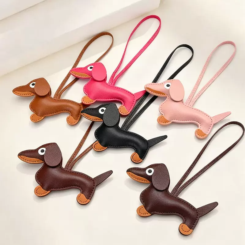 新款趣味皮质腊肠狗手绳包包挂饰卡通小狗造型包包挂件装饰礼品