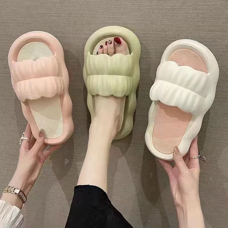 2023 New Slippers Women's Feeling Clouds Soft Bottom Lightweight Student Home Outdoor Cute Comfortable Sandals