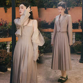 实拍 秋季优雅少女复古气质格子两件套 西装外套+百褶吊带裙