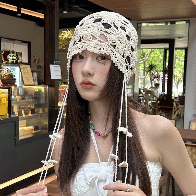 春夏の手編みの透かし彫りの帽子の女性のフックの花の民族の風のフリンジストラップカバーのニットの帽子