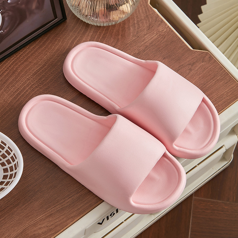 Nuevas zapatillas EVA gruesas parejas de mujeres pisar mierda sensación de zapatillas de fondo grueso para el baño anti-deslizante para el baño zapatillas frías