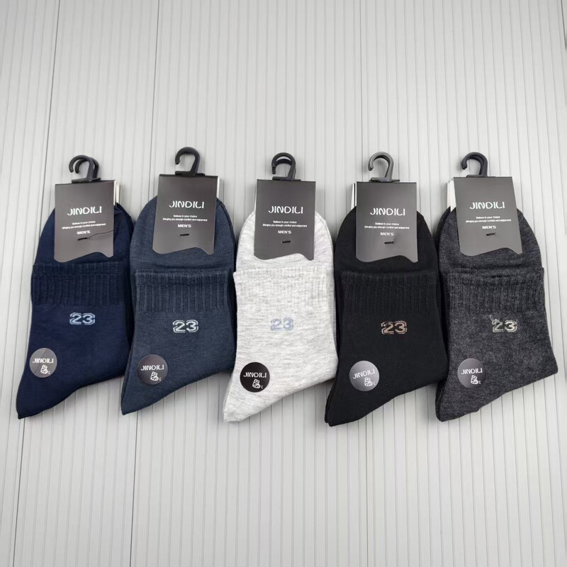 Men's autumn and winter mid-calf socks, Japanese-style retro striped letter print, breathable and sweat-absorbent cotton socks, wholesale available, in stock Men's autumn and winter mid-calf socks, Japanese-style retro striped letter print, breathable and sweat-absorbent cotton socks, wholesale available, in stock